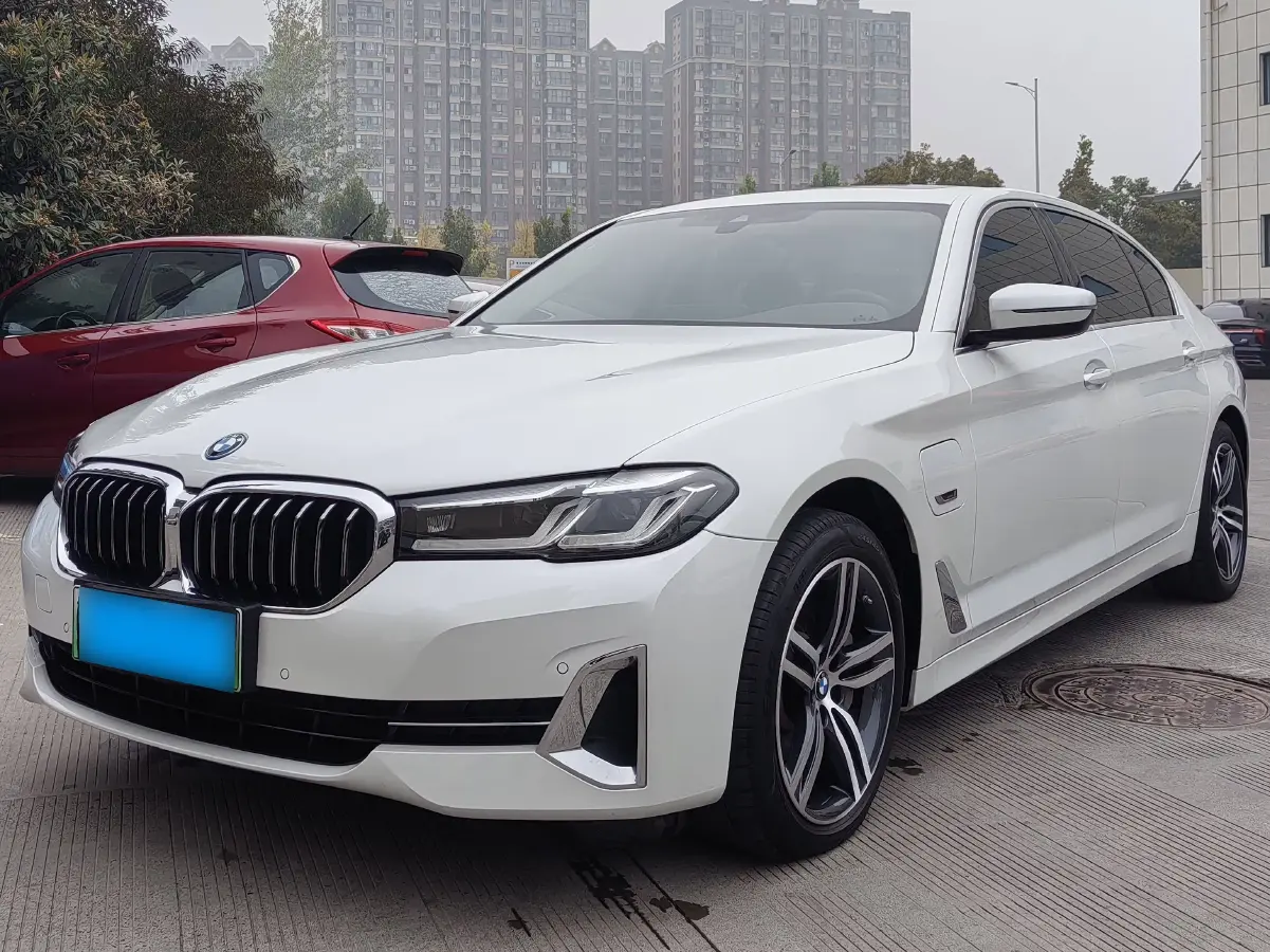 2022 BMW 5 Series 2.0T 184HP L4 8AT PHEV 17.7KWH