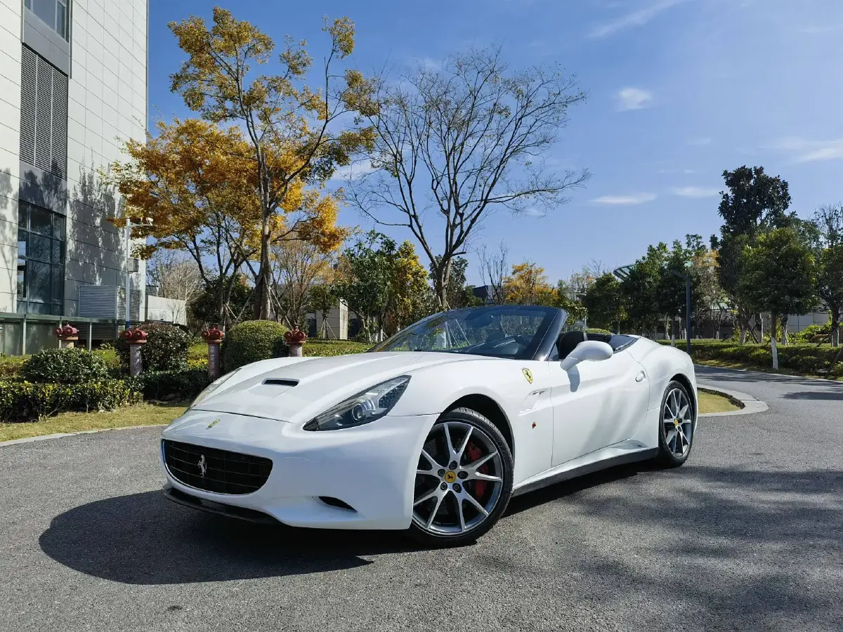 2012 Ferrari California T 4.3L 490HP V8 7DCT