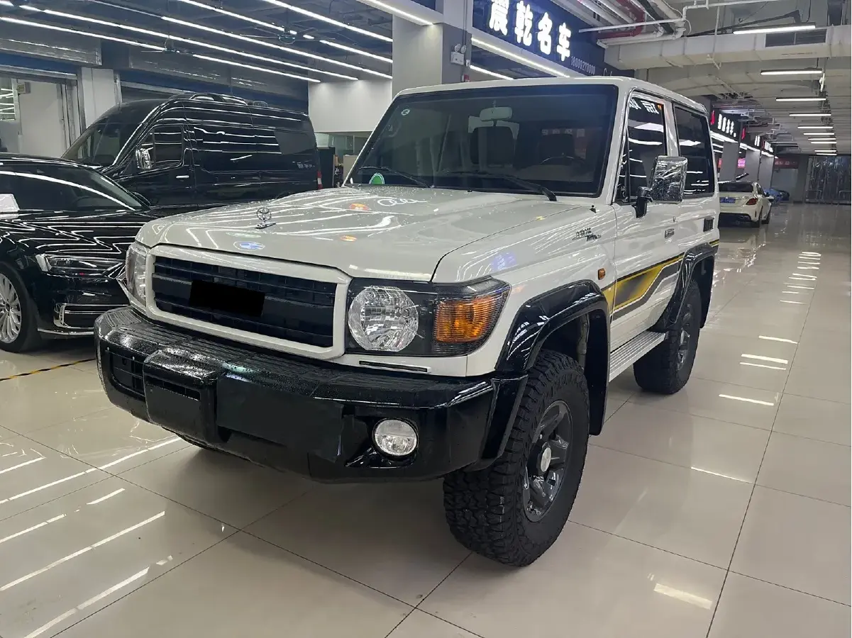 2015 Toyota Land Cruiser 4.0L 275HP V6 5AT