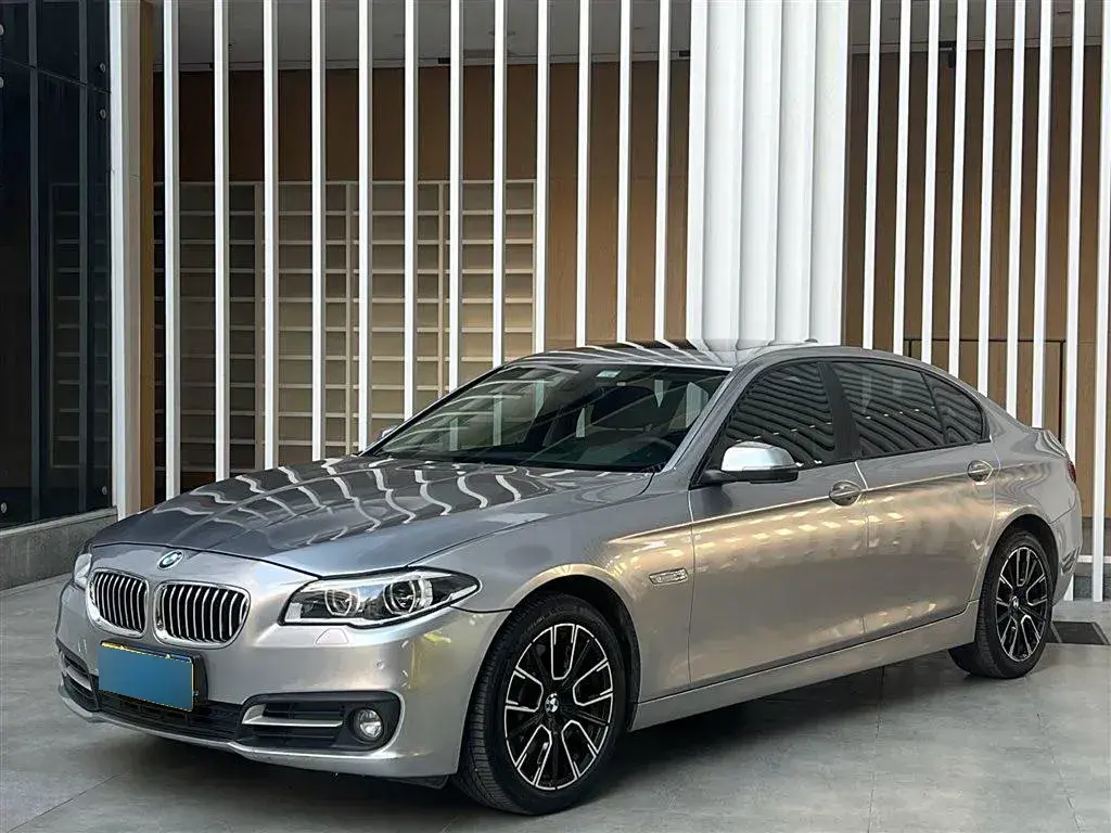 2017 BMW 5 Series 3.0T 306HP L6 8AT