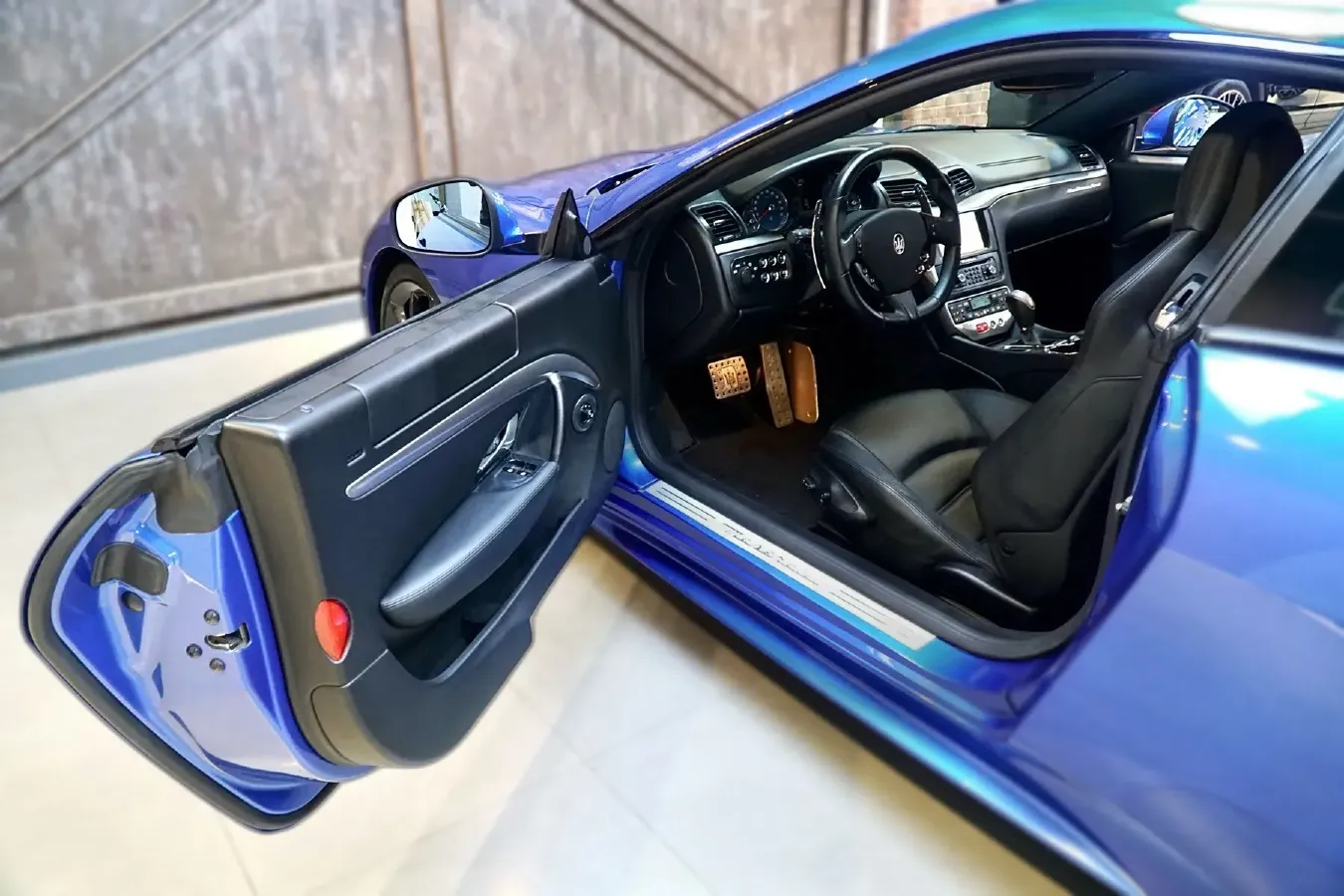 2013 Maserati GranTurismo 4.7L 460HP V8 6AT,autocango,china used car exporter,china ev exporter,chinese used car exporter,chinese used ev exporter