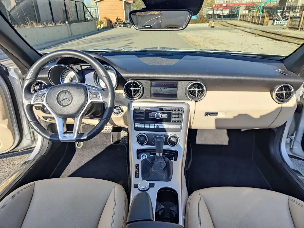 2011 Mercedes-Benz SLK Class 1.8T 184HP L4 7AT,autocango,china used car exporter,china ev exporter,chinese used car exporter,chinese used ev exporter