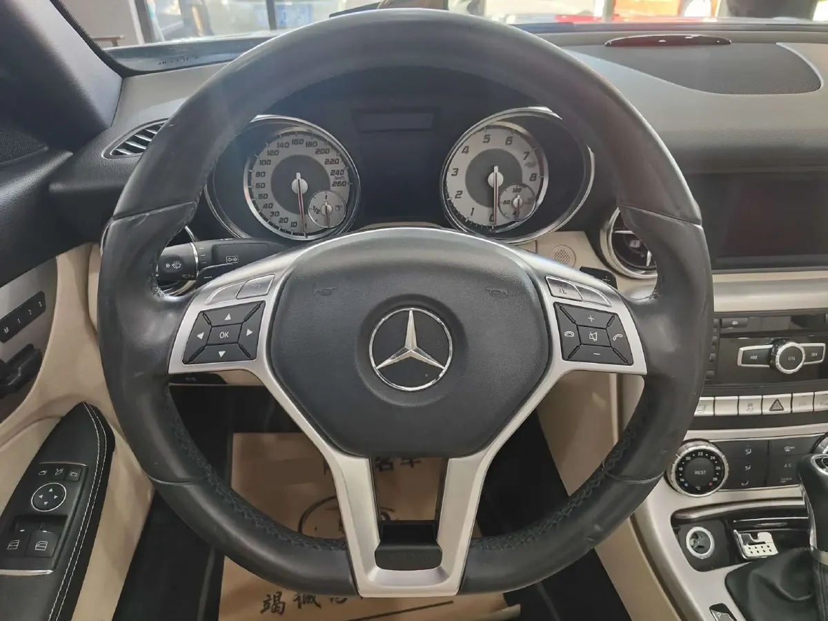 2011 Mercedes-Benz SLK Class 1.8T 184HP L4 7AT,autocango,china used car exporter,china ev exporter,chinese used car exporter,chinese used ev exporter