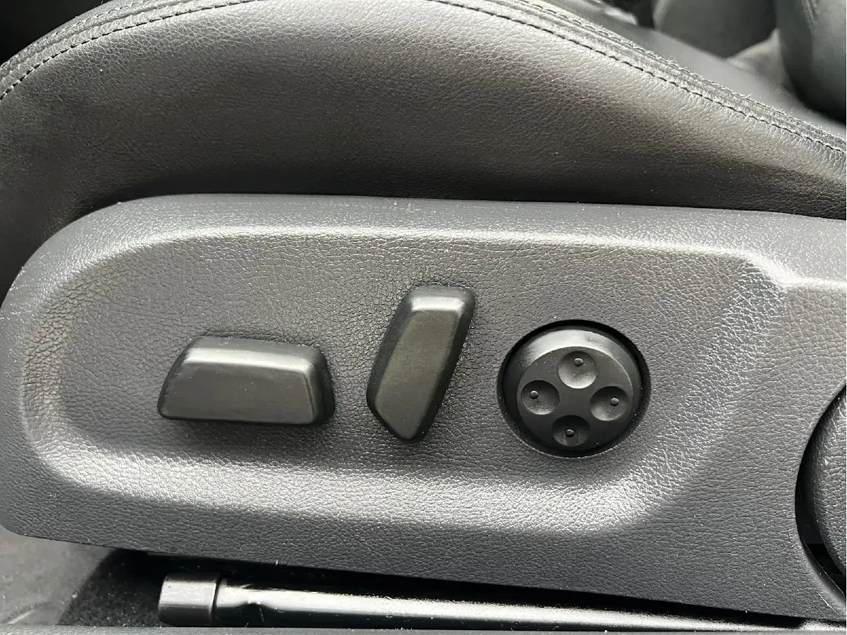 2011 Volkswagen Eos 2.0T 211HP L4 6DCT,autocango,china used car exporter,china ev exporter,chinese used car exporter,chinese used ev exporter