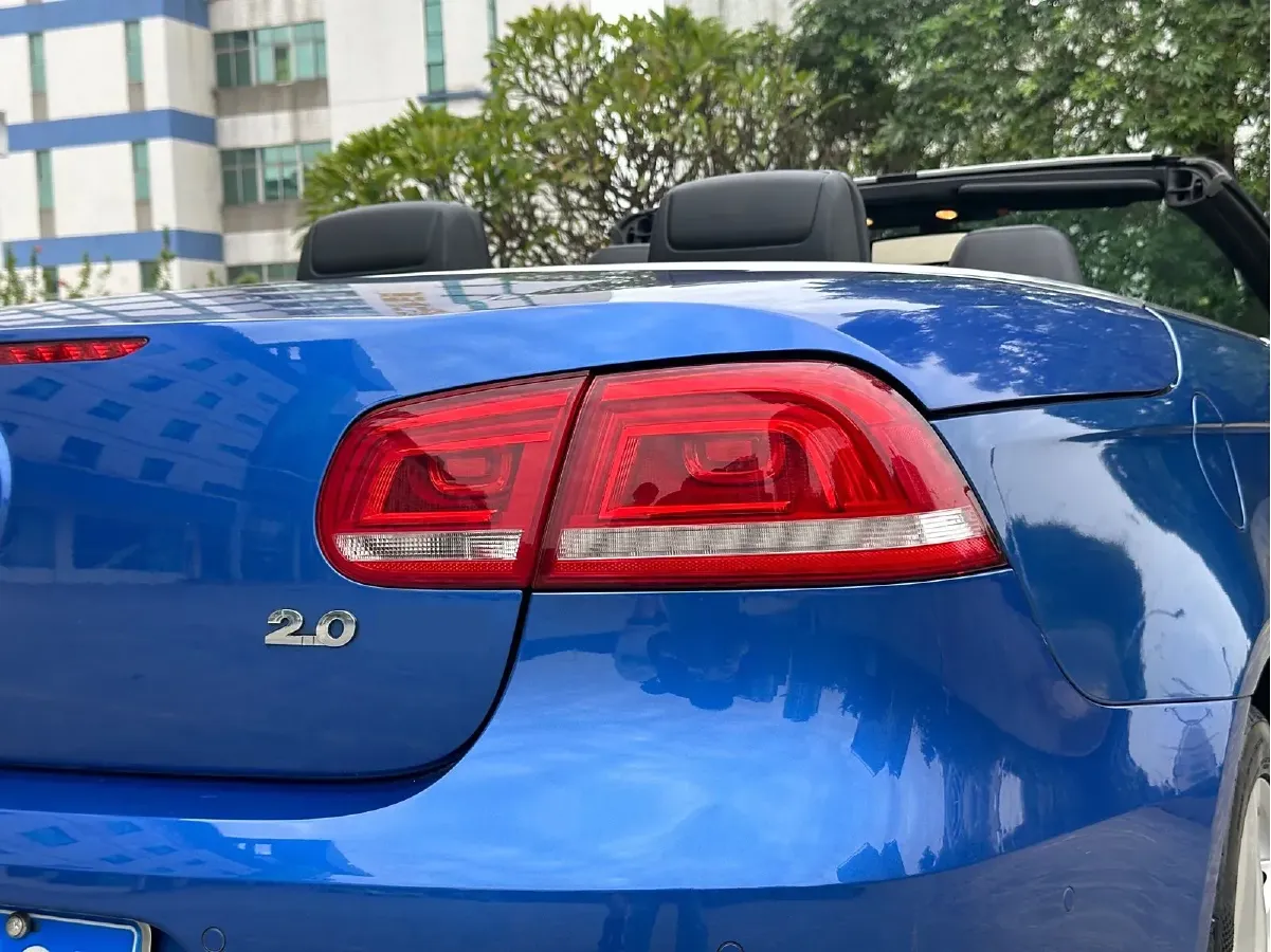 2011 Volkswagen Eos 2.0T 211HP L4 6DCT,autocango,china used car exporter,china ev exporter,chinese used car exporter,chinese used ev exporter