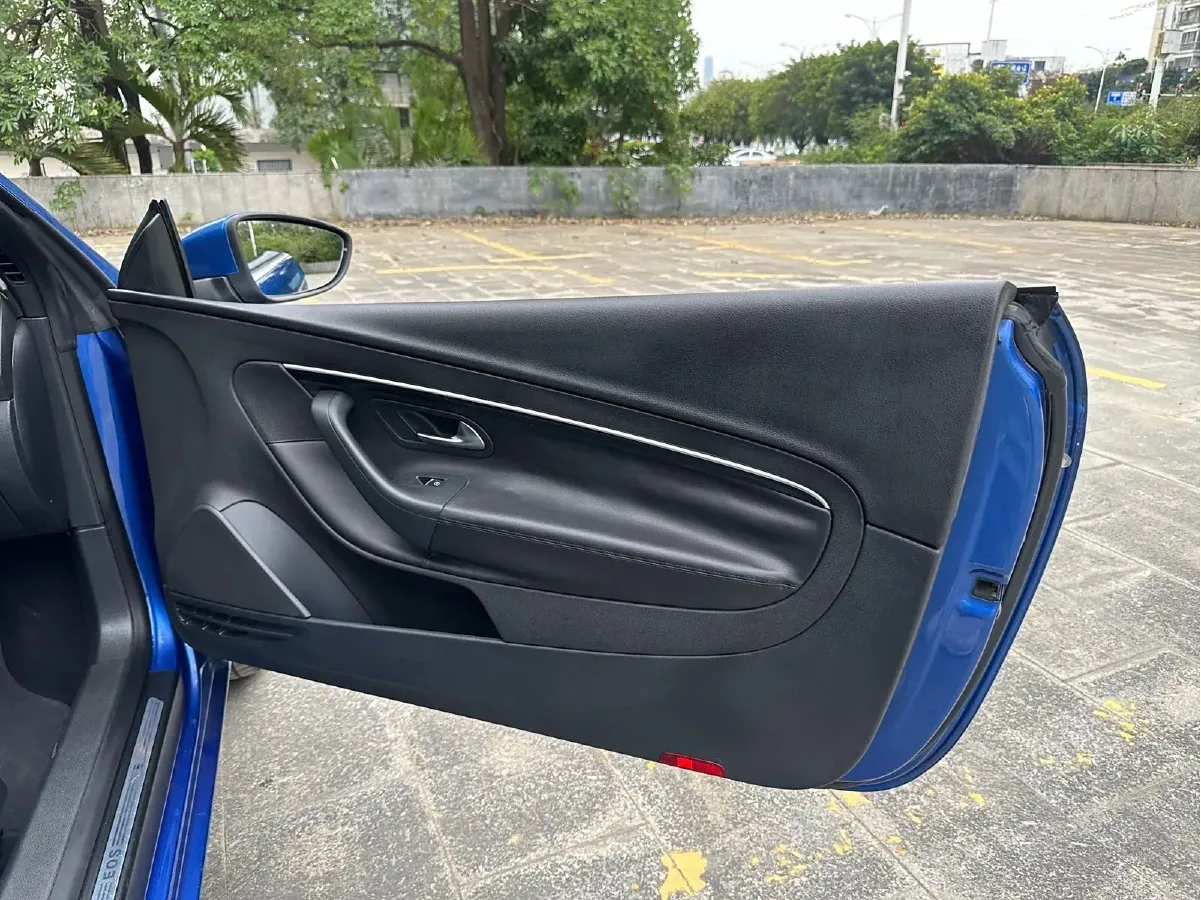 2011 Volkswagen Eos 2.0T 211HP L4 6DCT,autocango,china used car exporter,china ev exporter,chinese used car exporter,chinese used ev exporter