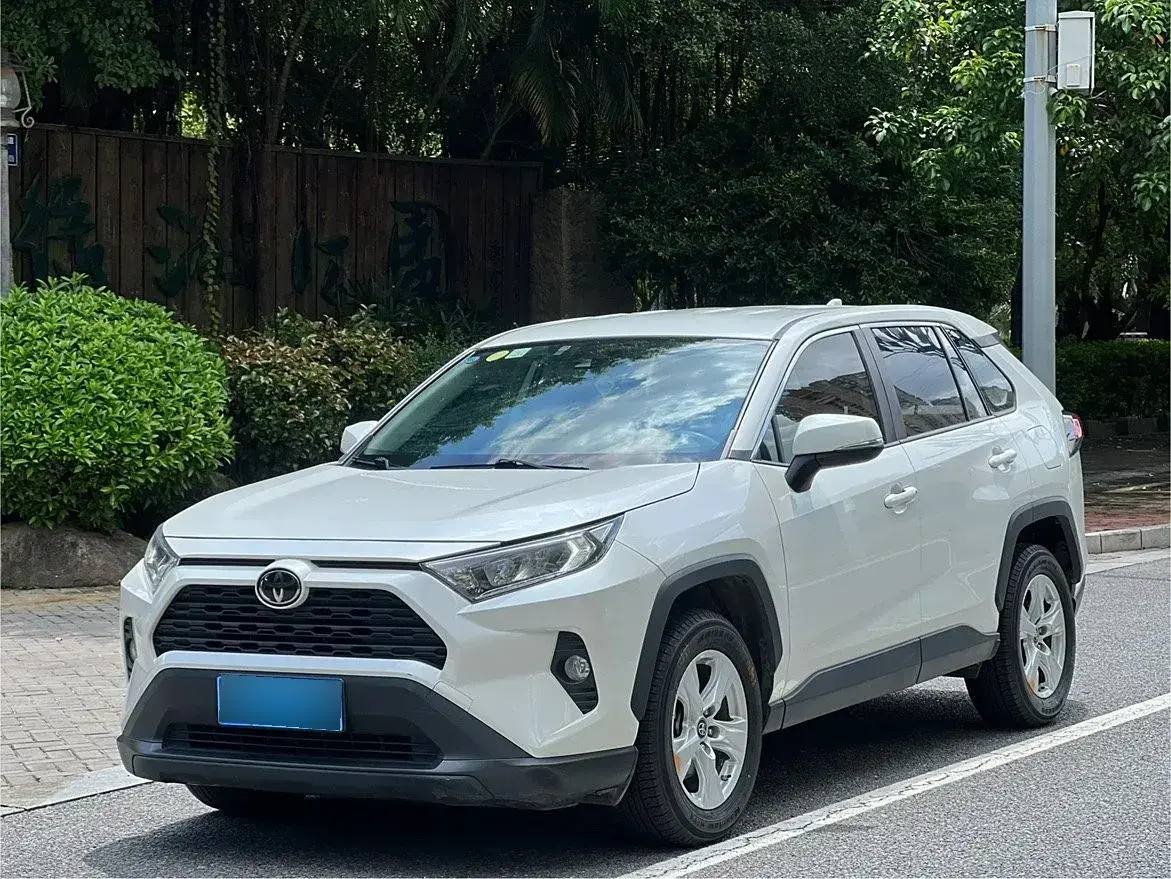2020 Toyota RAV4 2.0L 171HP L4 CVT