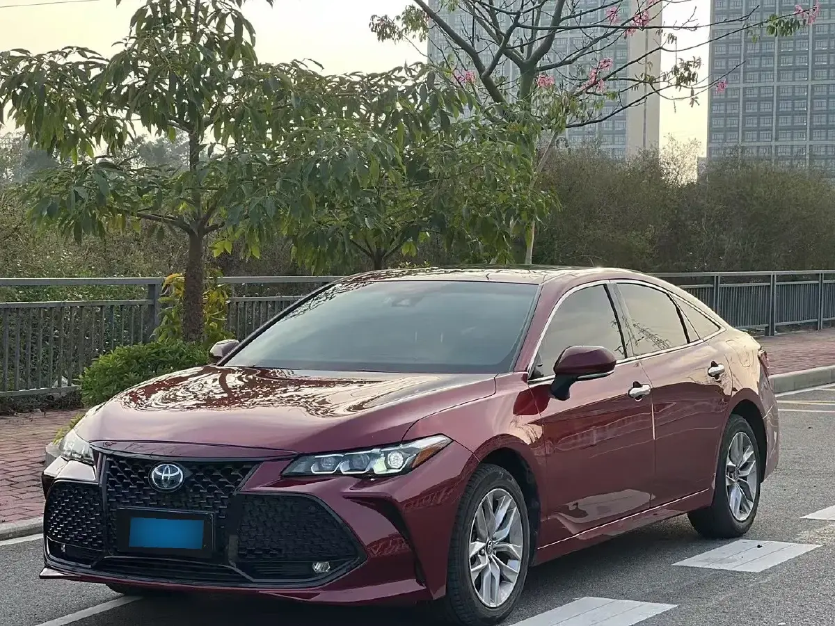 2019 Toyota Avalon 2.5L 178HP L4 E-CVT Hybrid