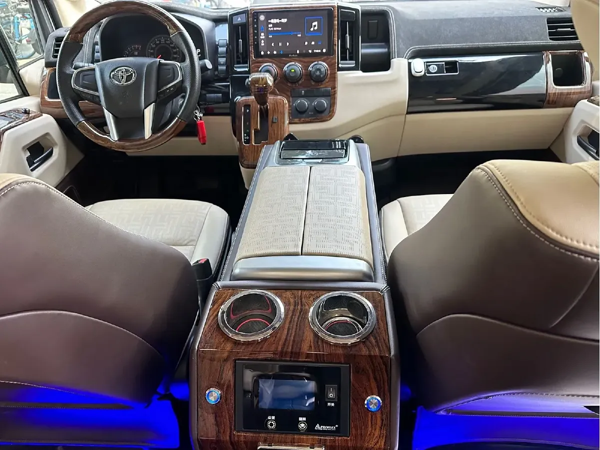 2021 Hyundai Staria 3.5L 272HP V6 8AT,autocango,china used car exporter,china ev exporter,chinese used car exporter,chinese used ev exporter