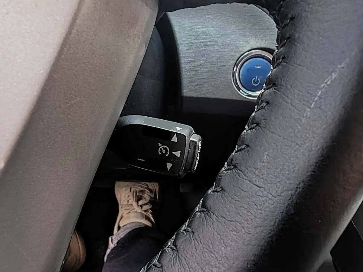 2012 Toyota Prius 1.8L 99HP L4 E-CVT Hybrid,autocango,china used car exporter,china ev exporter,chinese used car exporter,chinese used ev exporter