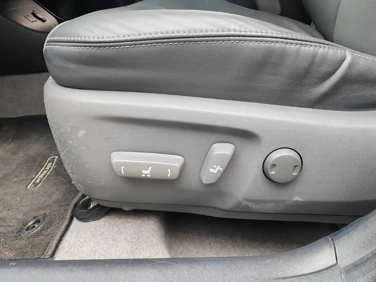 2012 Toyota Prius 1.8L 99HP L4 E-CVT Hybrid,autocango,china used car exporter,china ev exporter,chinese used car exporter,chinese used ev exporter