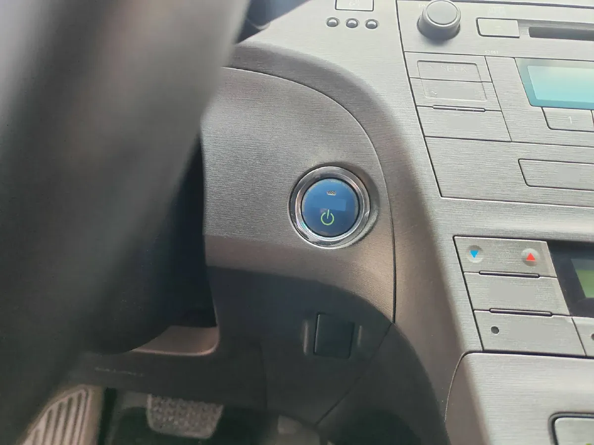 2012 Toyota Prius 1.8L 99HP L4 E-CVT Hybrid,autocango,china used car exporter,china ev exporter,chinese used car exporter,chinese used ev exporter