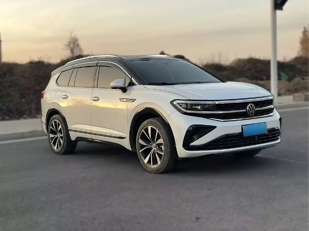 2022 Volkswagen Talagon 2.0T 220HP L4 7DCT