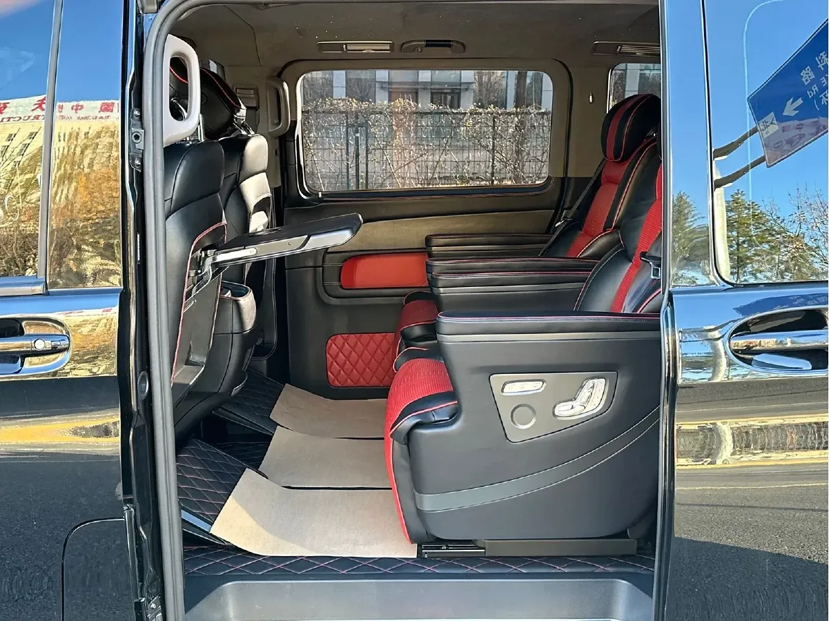 2023 Brabus V Class 2.0T 245HP L4 9AT,autocango,china used car exporter,china ev exporter,chinese used car exporter,chinese used ev exporter