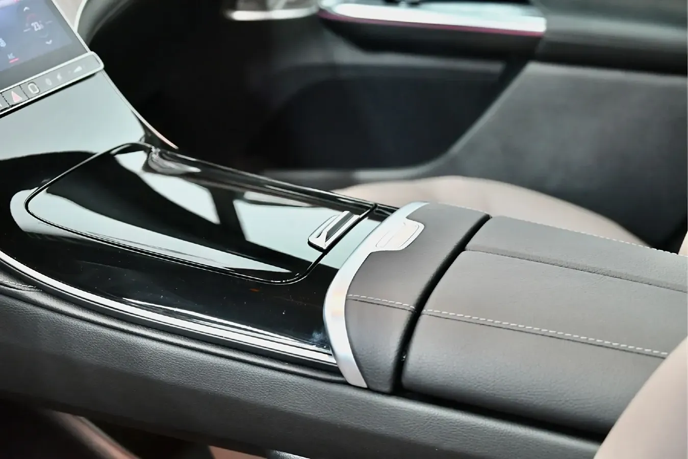 2024 Mercedes-Benz EQE SUV BEV 96.1KWH,autocango,china used car exporter,china ev exporter,chinese used car exporter,chinese used ev exporter