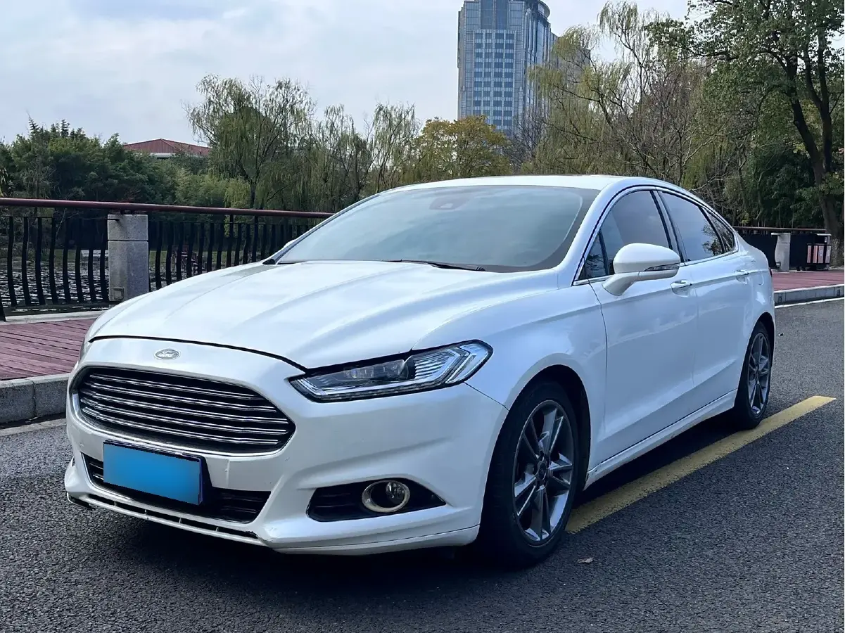 2013 Ford Mondeo 2.0T 242HP L4 6AT