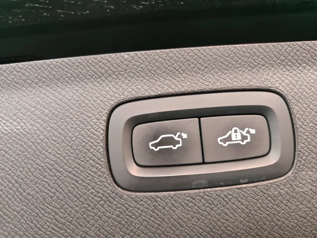 2016 Volvo XC90 PHEV 2.0T 320HP L4 8AT PHEV 9.2KWH,autocango,china used car exporter,china ev exporter,chinese used car exporter,chinese used ev exporter