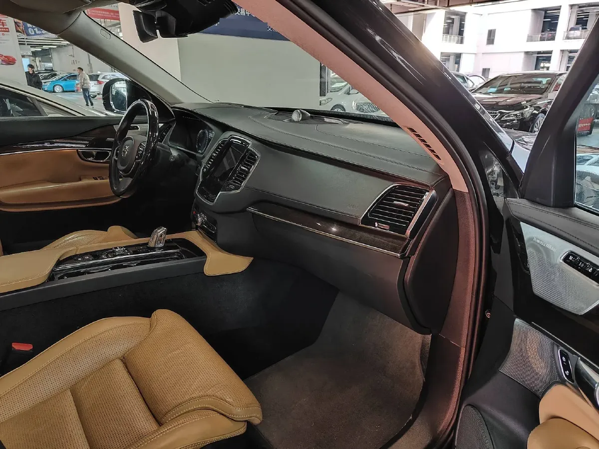 2016 Volvo XC90 PHEV 2.0T 320HP L4 8AT PHEV 9.2KWH,autocango,china used car exporter,china ev exporter,chinese used car exporter,chinese used ev exporter