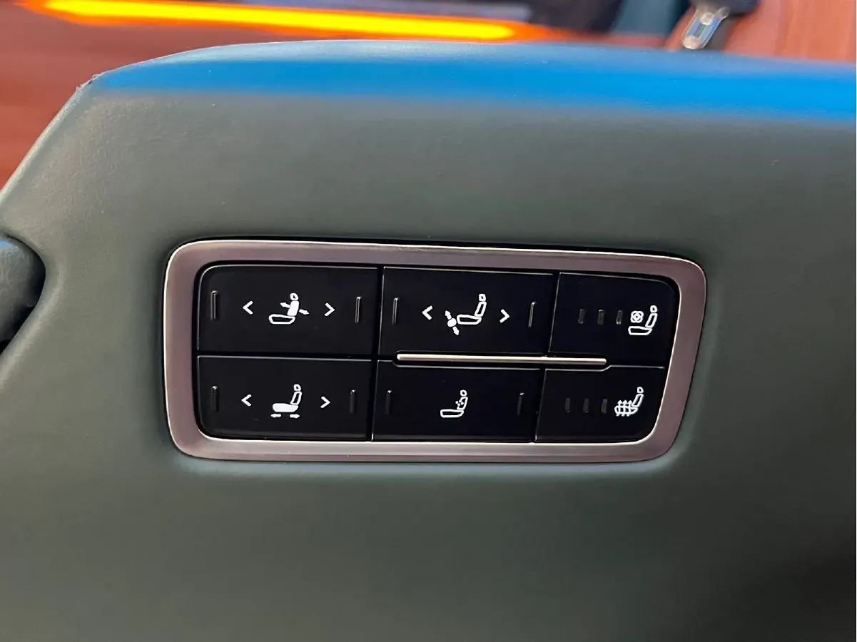 2022 JunTian HeiWuShi Youth 2.0T 203HP L4 6AT,autocango,china used car exporter,china ev exporter,chinese used car exporter,chinese used ev exporter