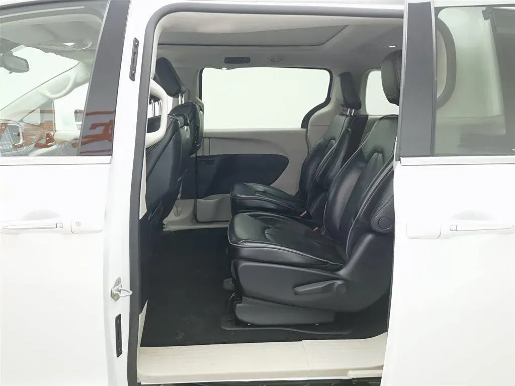 2019 Chrysler Pacifica 3.6L 245HP V6 E-CVT PHEV 16KWH,autocango,china used car exporter,china ev exporter,chinese used car exporter,chinese used ev exporter