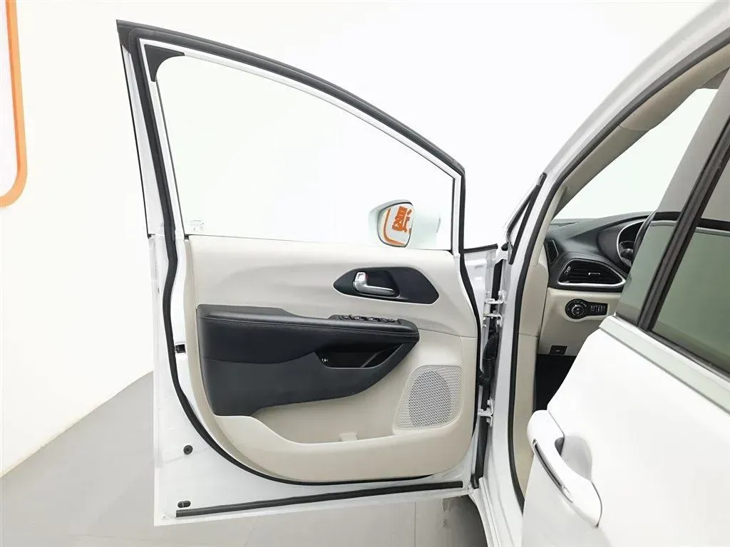 2019 Chrysler Pacifica 3.6L 245HP V6 E-CVT PHEV 16KWH,autocango,china used car exporter,china ev exporter,chinese used car exporter,chinese used ev exporter