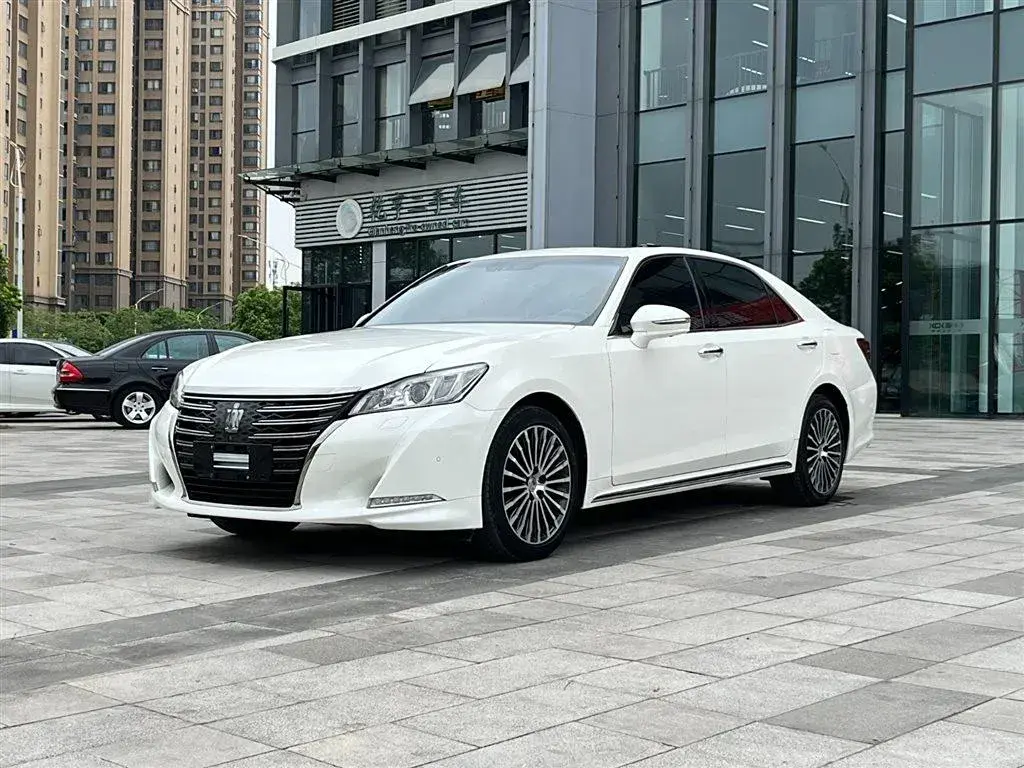2018 Toyota Crown 2.0T 235HP L4 8AT