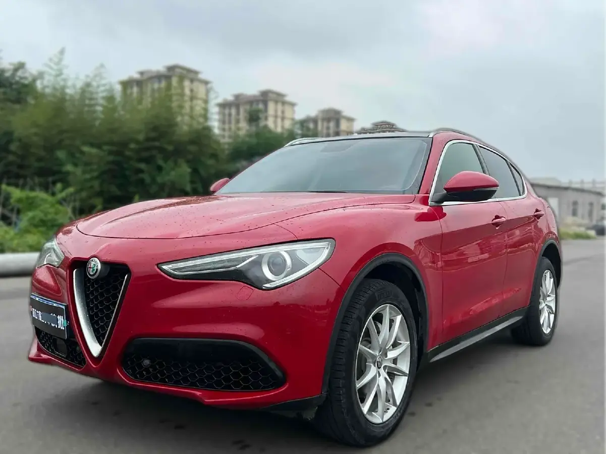 2019 Alfa Romeo Stelvio 2.0T 280HP L4 8AT