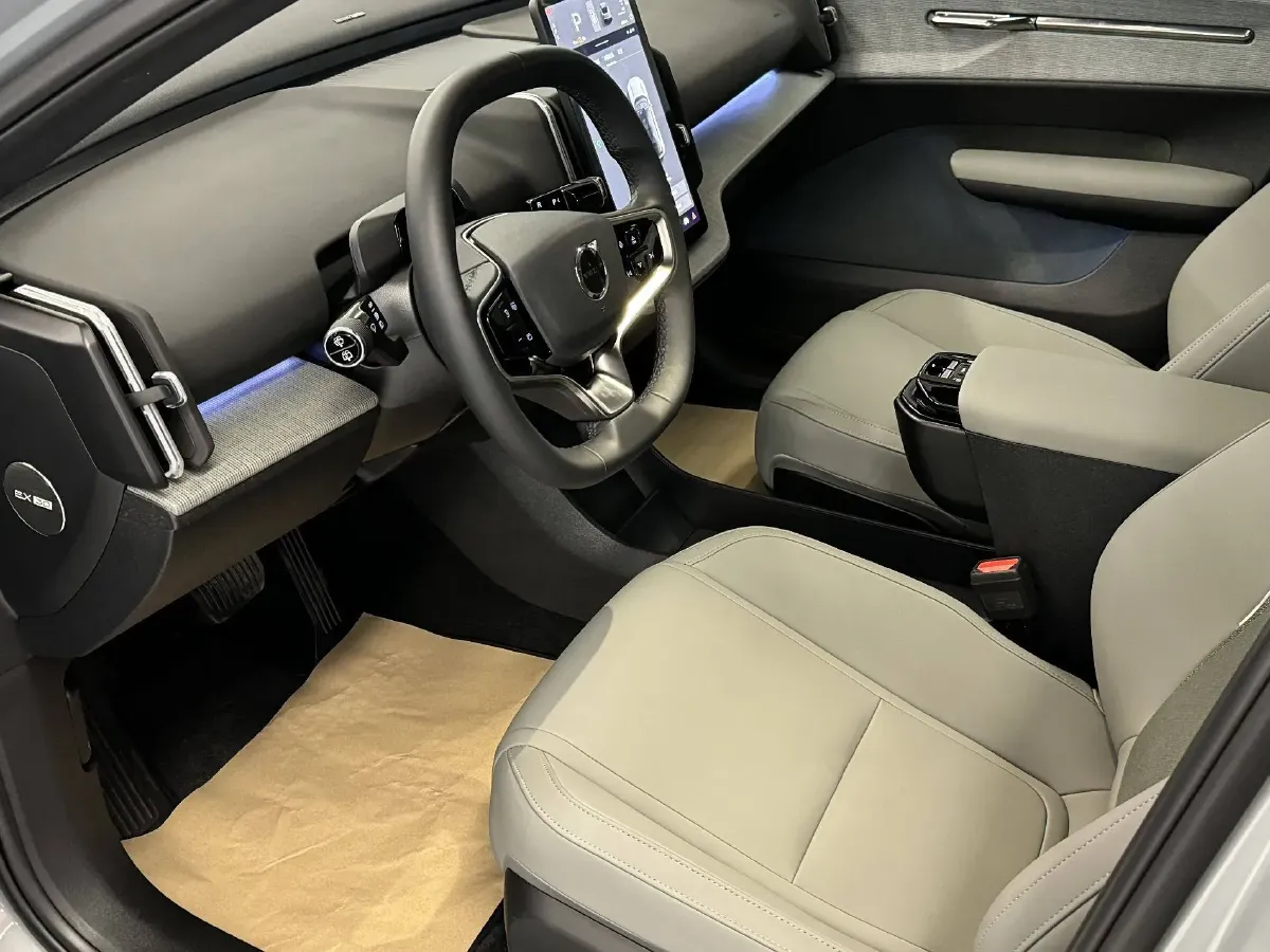 2025 Volvo EX30 BEV 66KWH,autocango,china used car exporter,china ev exporter,chinese used car exporter,chinese used ev exporter