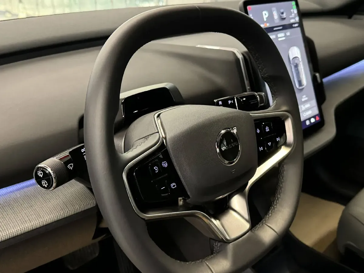 2025 Volvo EX30 BEV 66KWH,autocango,china used car exporter,china ev exporter,chinese used car exporter,chinese used ev exporter