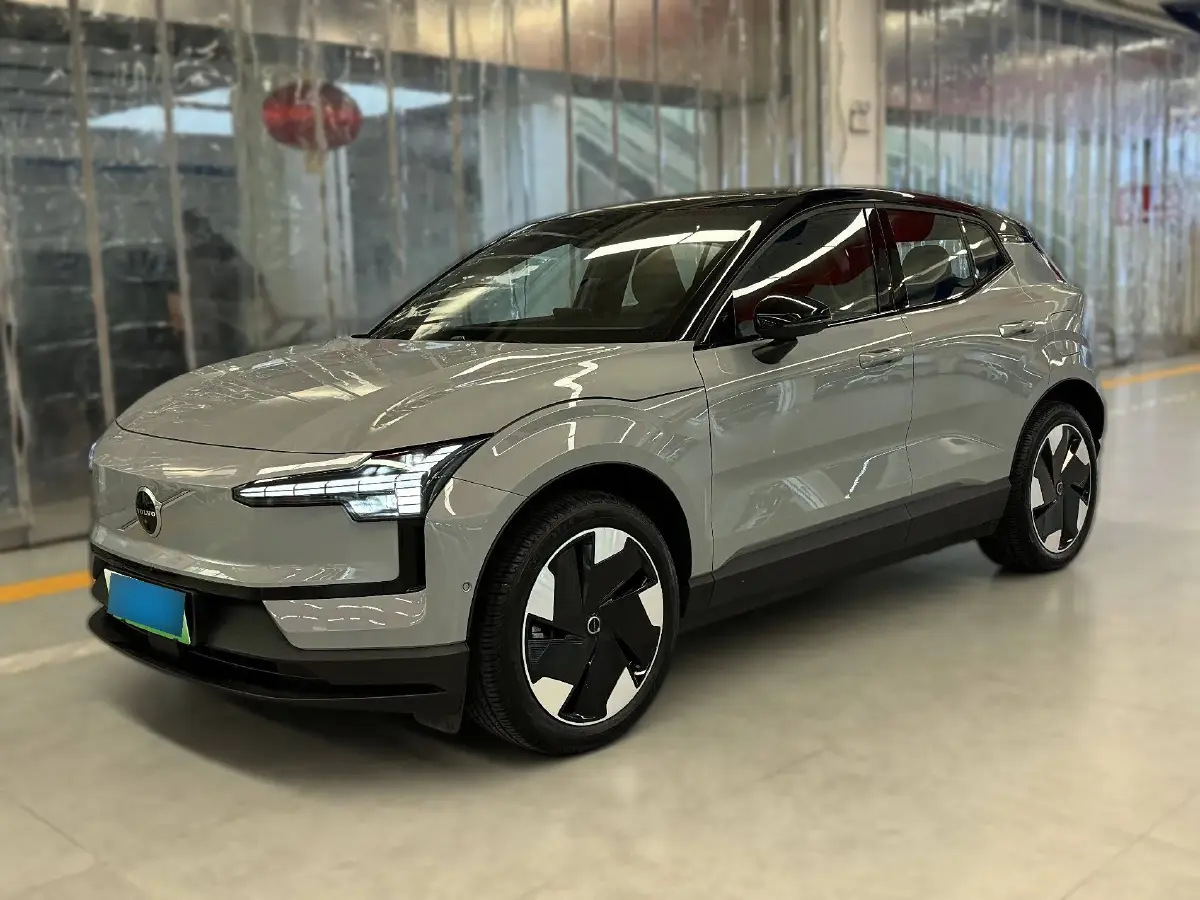 2025 Volvo EX30 BEV 66KWH