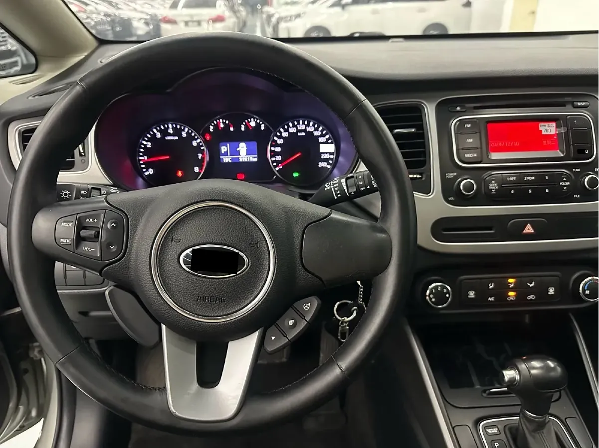 2013 Kia Carens 2.0L 152HP L4 6AT,autocango,china used car exporter,china ev exporter,chinese used car exporter,chinese used ev exporter