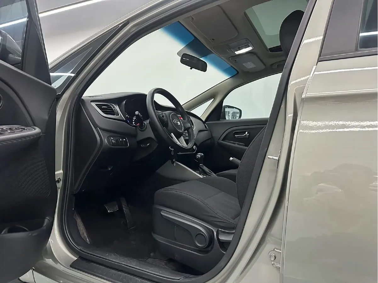 2013 Kia Carens 2.0L 152HP L4 6AT,autocango,china used car exporter,china ev exporter,chinese used car exporter,chinese used ev exporter