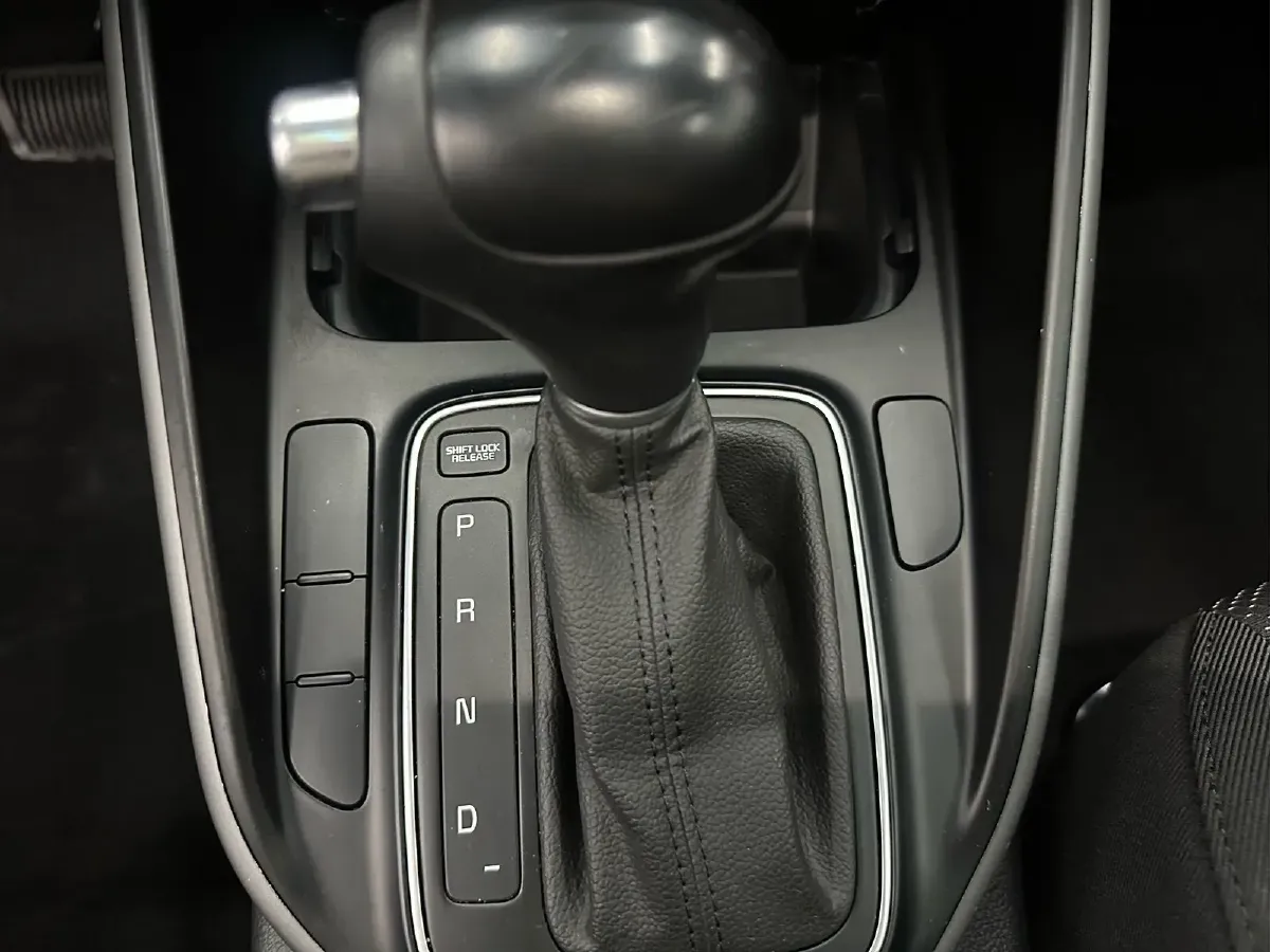 2013 Kia Carens 2.0L 152HP L4 6AT,autocango,china used car exporter,china ev exporter,chinese used car exporter,chinese used ev exporter