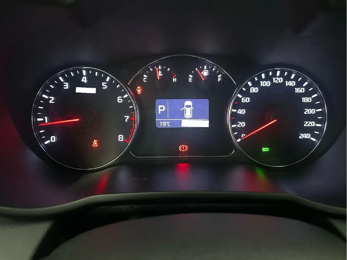 2013 Kia Carens 2.0L 152HP L4 6AT,autocango,china used car exporter,china ev exporter,chinese used car exporter,chinese used ev exporter