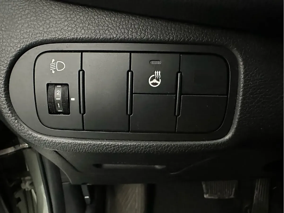 2013 Kia Carens 2.0L 152HP L4 6AT,autocango,china used car exporter,china ev exporter,chinese used car exporter,chinese used ev exporter