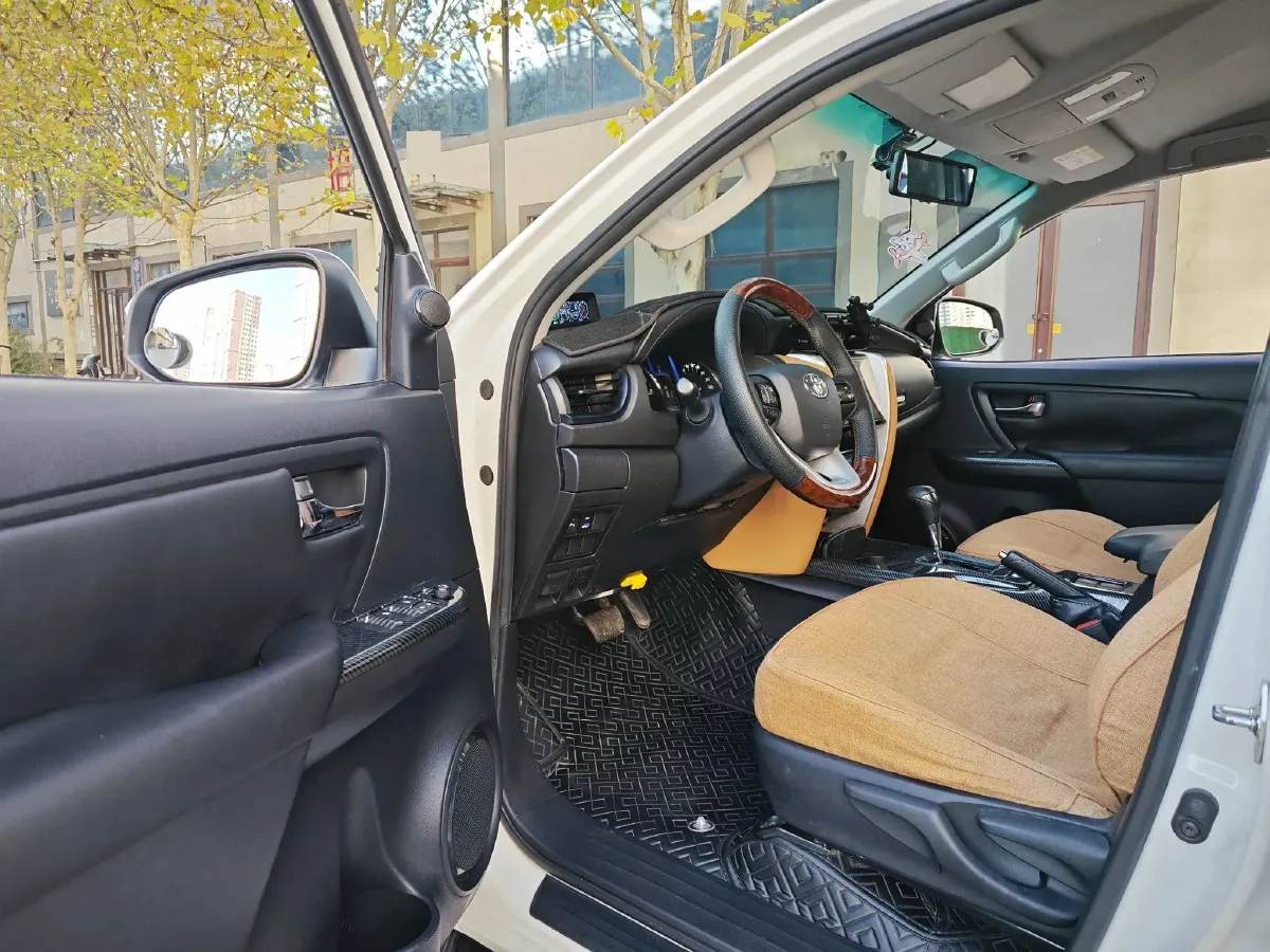 2016 Toyota Fortuner 2.7L 163HP L4 6AT,autocango,china used car exporter,china ev exporter,chinese used car exporter,chinese used ev exporter