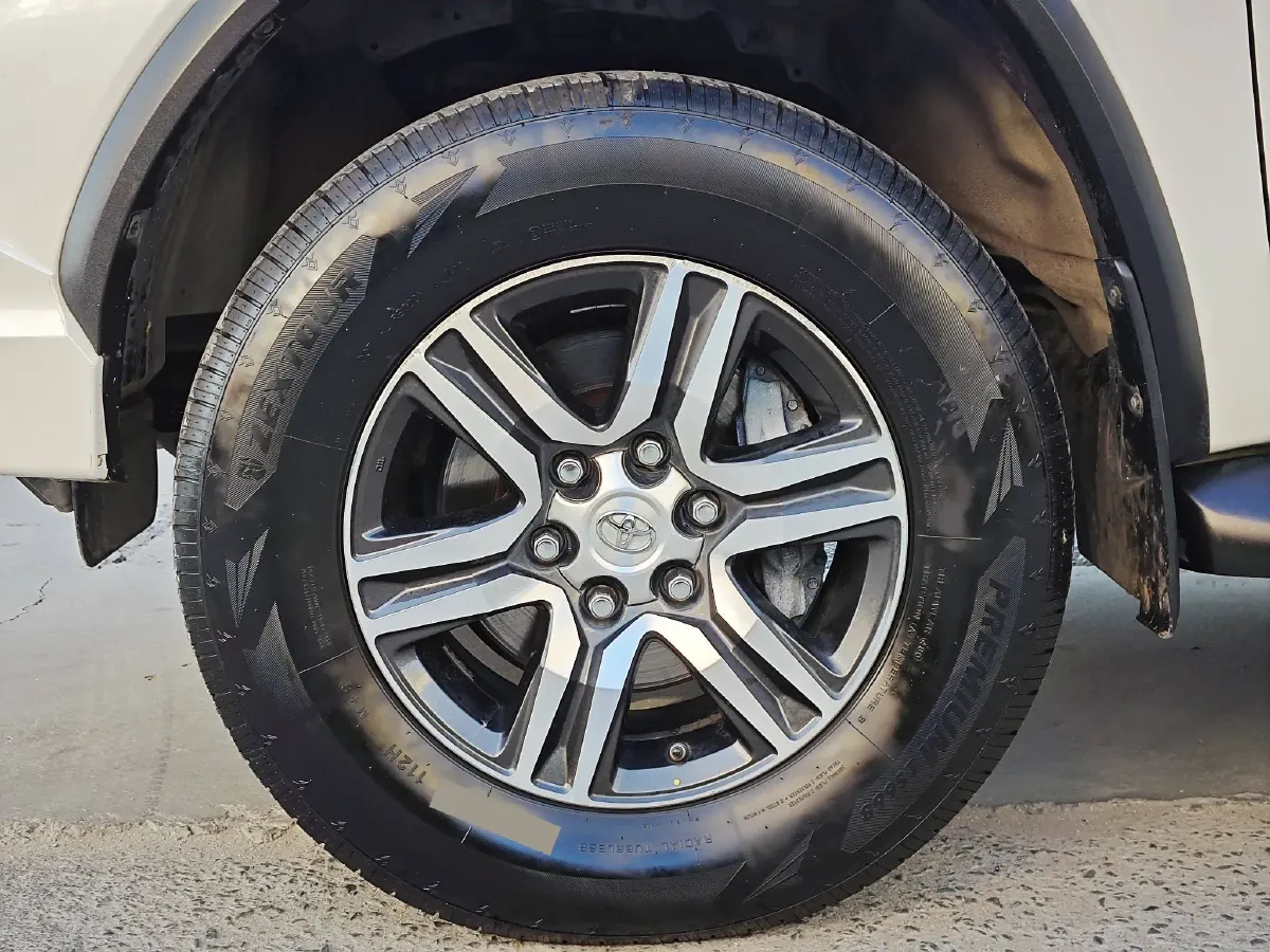 2016 Toyota Fortuner 2.7L 163HP L4 6AT,autocango,china used car exporter,china ev exporter,chinese used car exporter,chinese used ev exporter