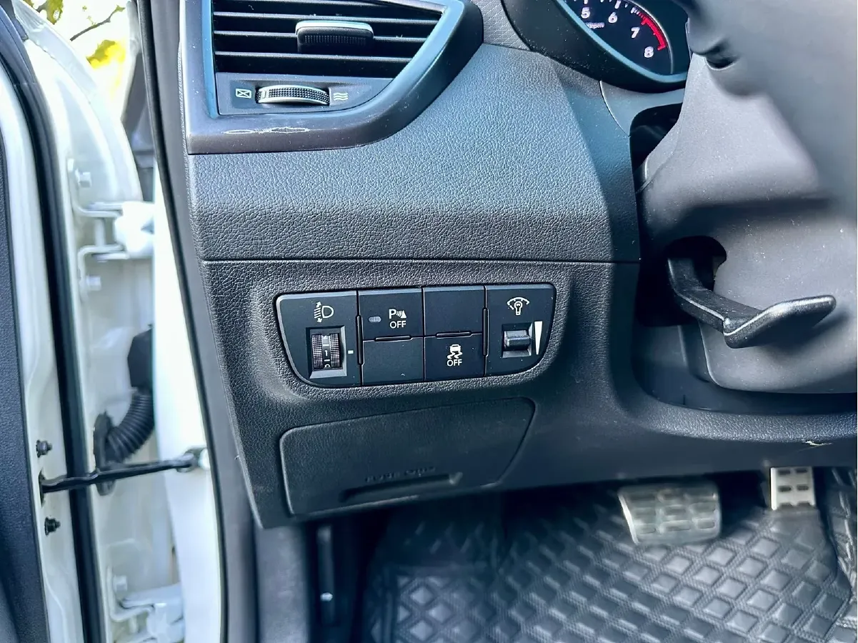 2015 Hyundai Veloster 1.6T 204HP L4 7DCT,autocango,china used car exporter,china ev exporter,chinese used car exporter,chinese used ev exporter