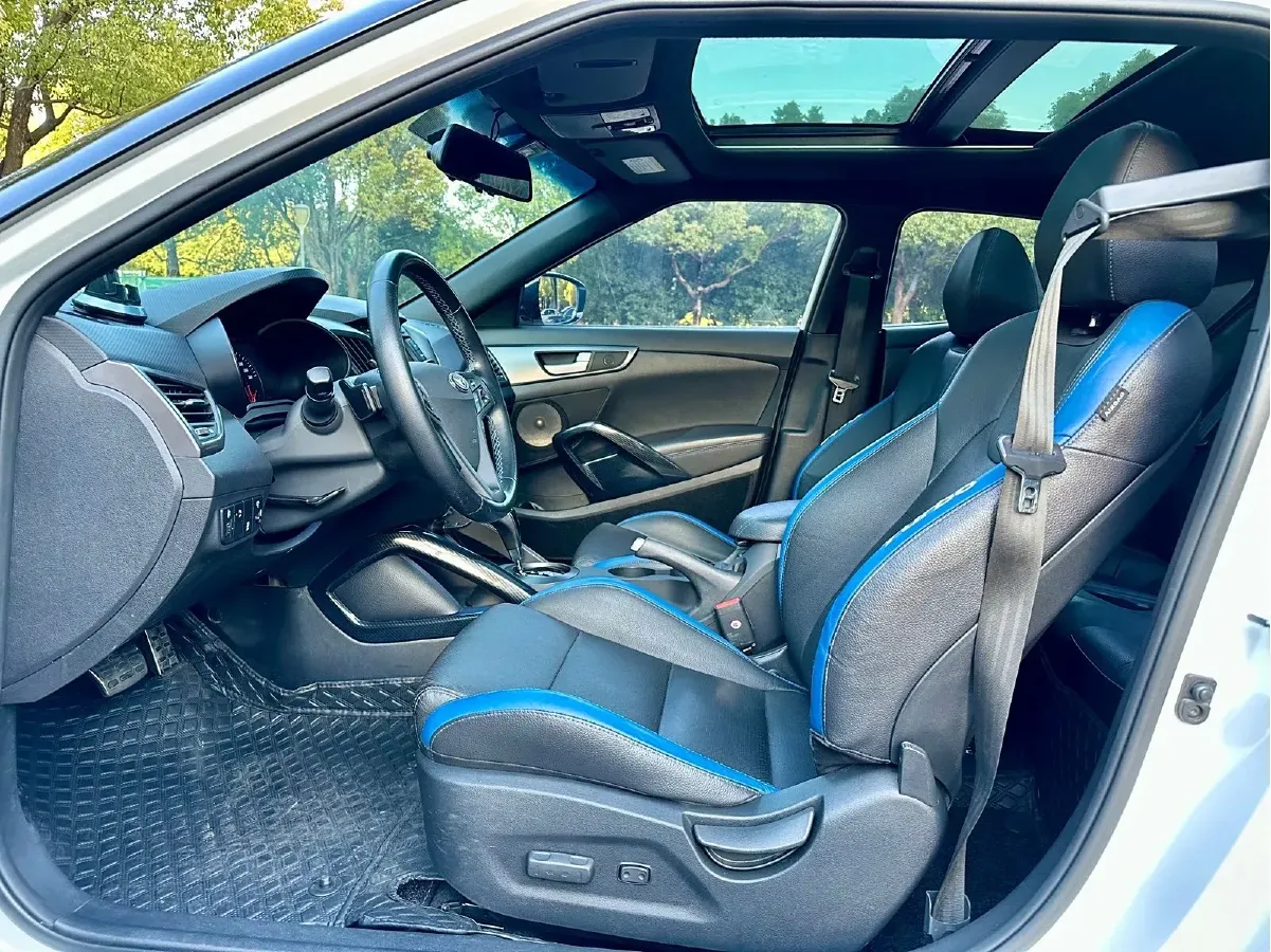 2015 Hyundai Veloster 1.6T 204HP L4 7DCT,autocango,china used car exporter,china ev exporter,chinese used car exporter,chinese used ev exporter