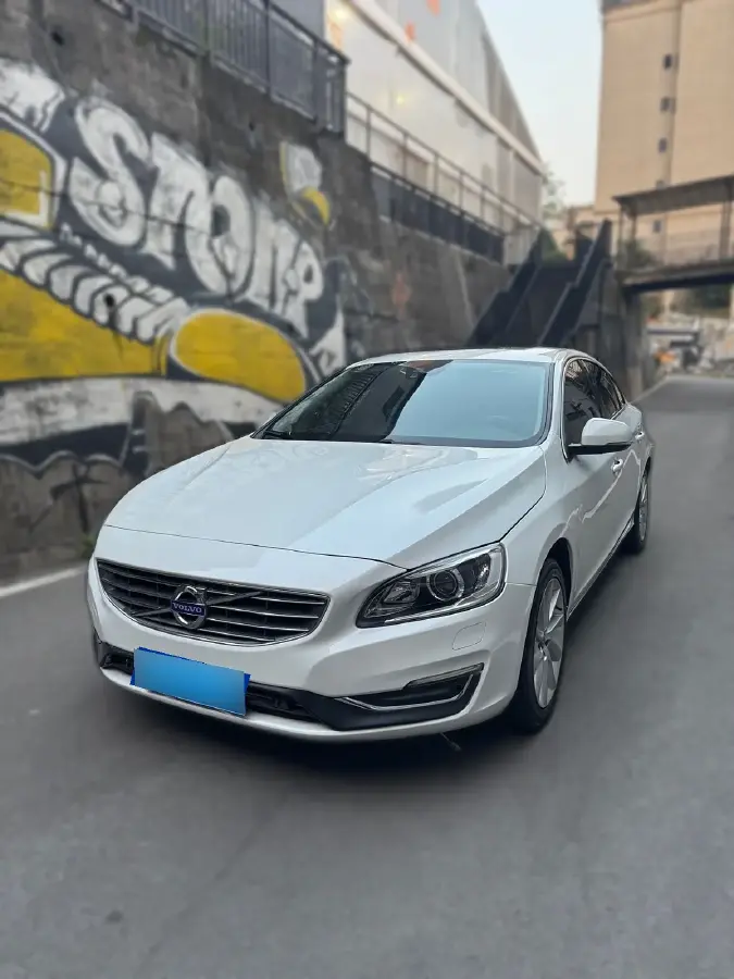 2016 Volvo S60 2.0T 190HP L4 6AT