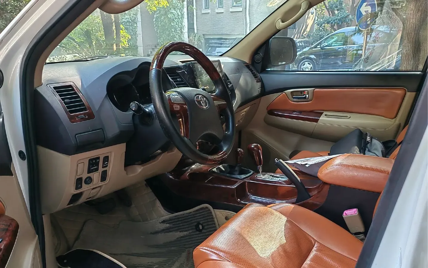 2015 Toyota Fortuner 2.7L 159HP L4 4AT,autocango,china used car exporter,china ev exporter,chinese used car exporter,chinese used ev exporter