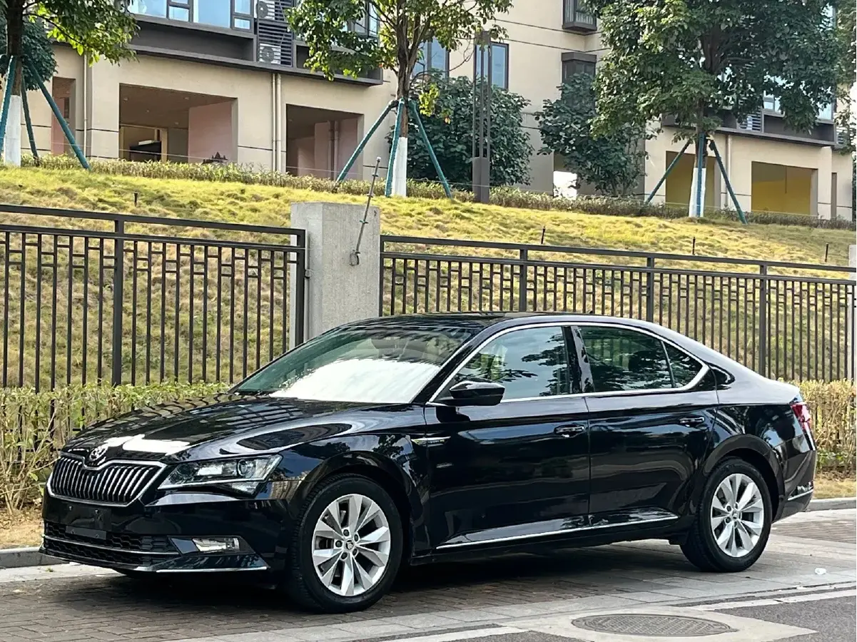 2016 Skoda Superb 1.4T 150HP L4 7DCT