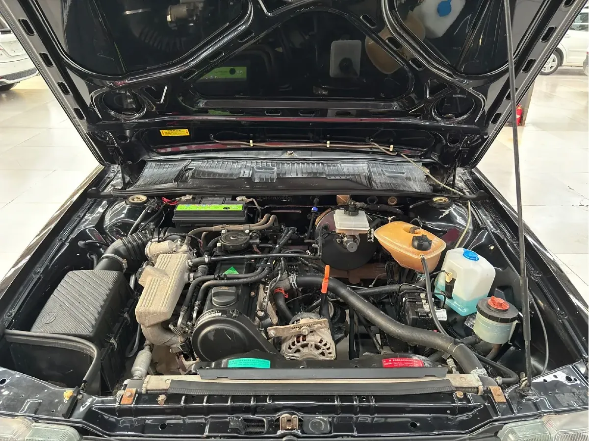 2004 Volkswagen Santana Classic 1.6L 87HP L4 5MT,autocango,china used car exporter,china ev exporter,chinese used car exporter,chinese used ev exporter