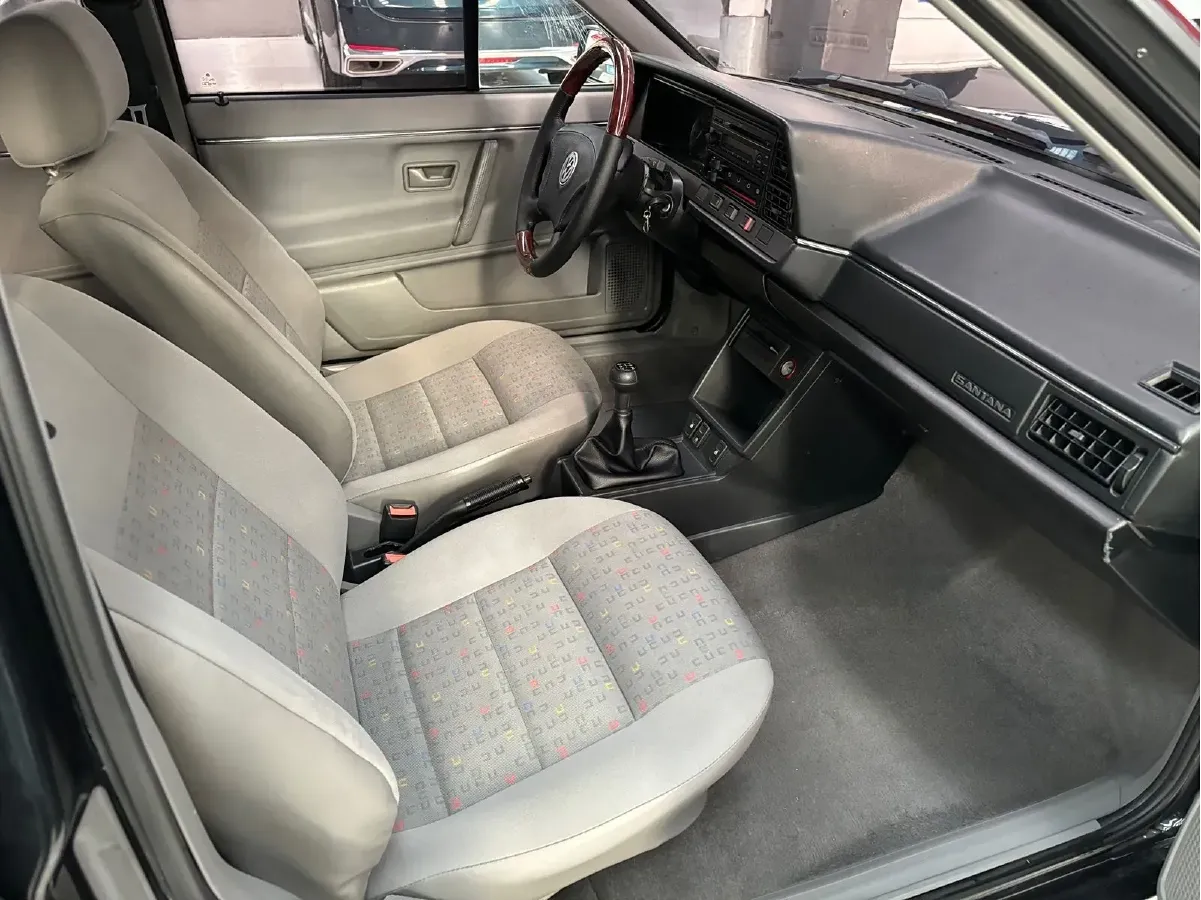 2004 Volkswagen Santana Classic 1.6L 87HP L4 5MT,autocango,china used car exporter,china ev exporter,chinese used car exporter,chinese used ev exporter