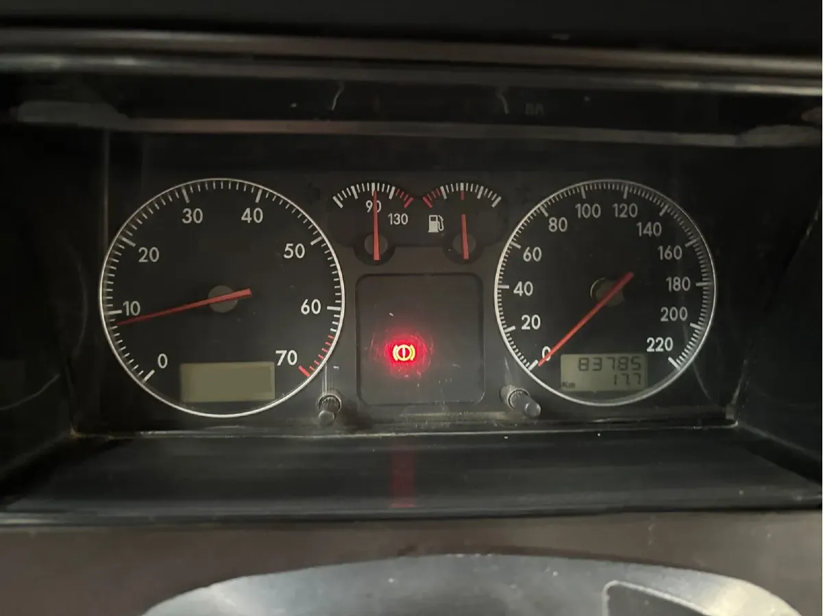 2004 Volkswagen Santana Classic 1.6L 87HP L4 5MT,autocango,china used car exporter,china ev exporter,chinese used car exporter,chinese used ev exporter