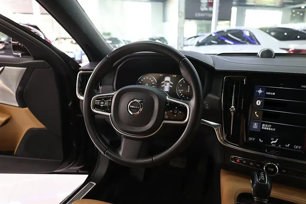 2017 Volvo V90 2.0T 254HP L4 8AT,autocango,china used car exporter,china ev exporter,chinese used car exporter,chinese used ev exporter