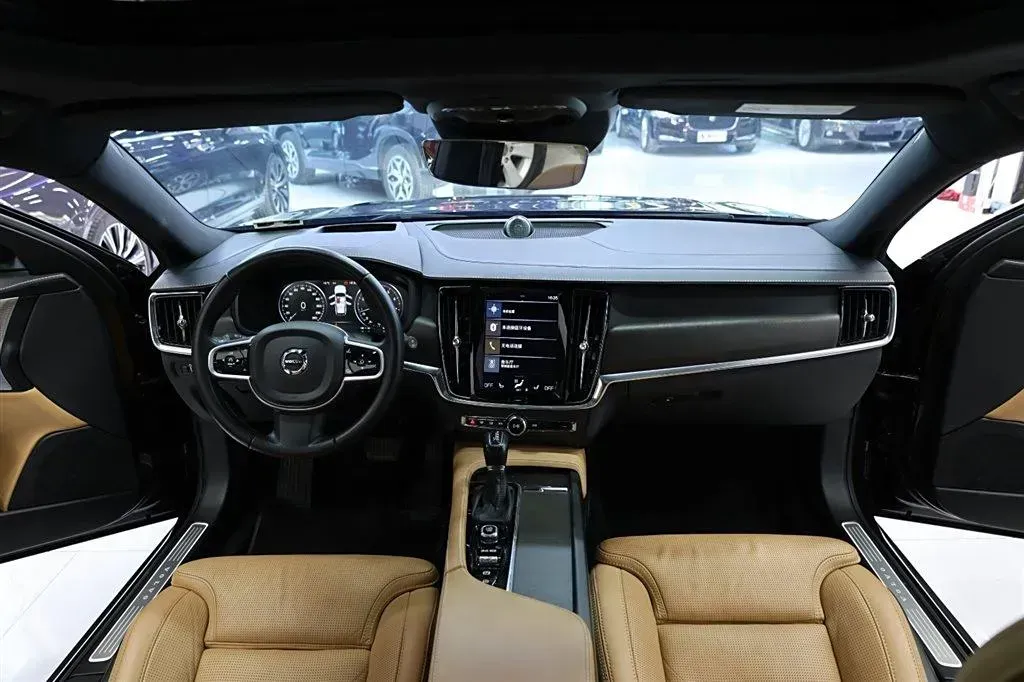 2017 Volvo V90 2.0T 254HP L4 8AT,autocango,china used car exporter,china ev exporter,chinese used car exporter,chinese used ev exporter