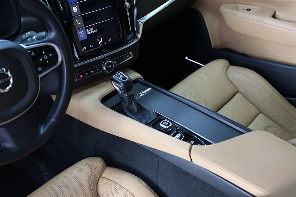 2017 Volvo V90 2.0T 254HP L4 8AT,autocango,china used car exporter,china ev exporter,chinese used car exporter,chinese used ev exporter