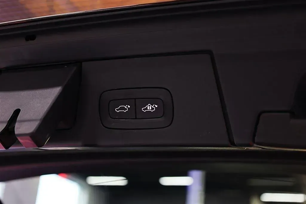 2017 Volvo V90 2.0T 254HP L4 8AT,autocango,china used car exporter,china ev exporter,chinese used car exporter,chinese used ev exporter