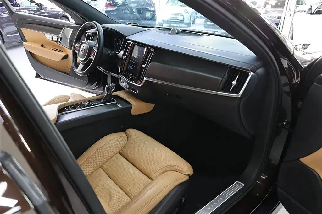 2017 Volvo V90 2.0T 254HP L4 8AT,autocango,china used car exporter,china ev exporter,chinese used car exporter,chinese used ev exporter